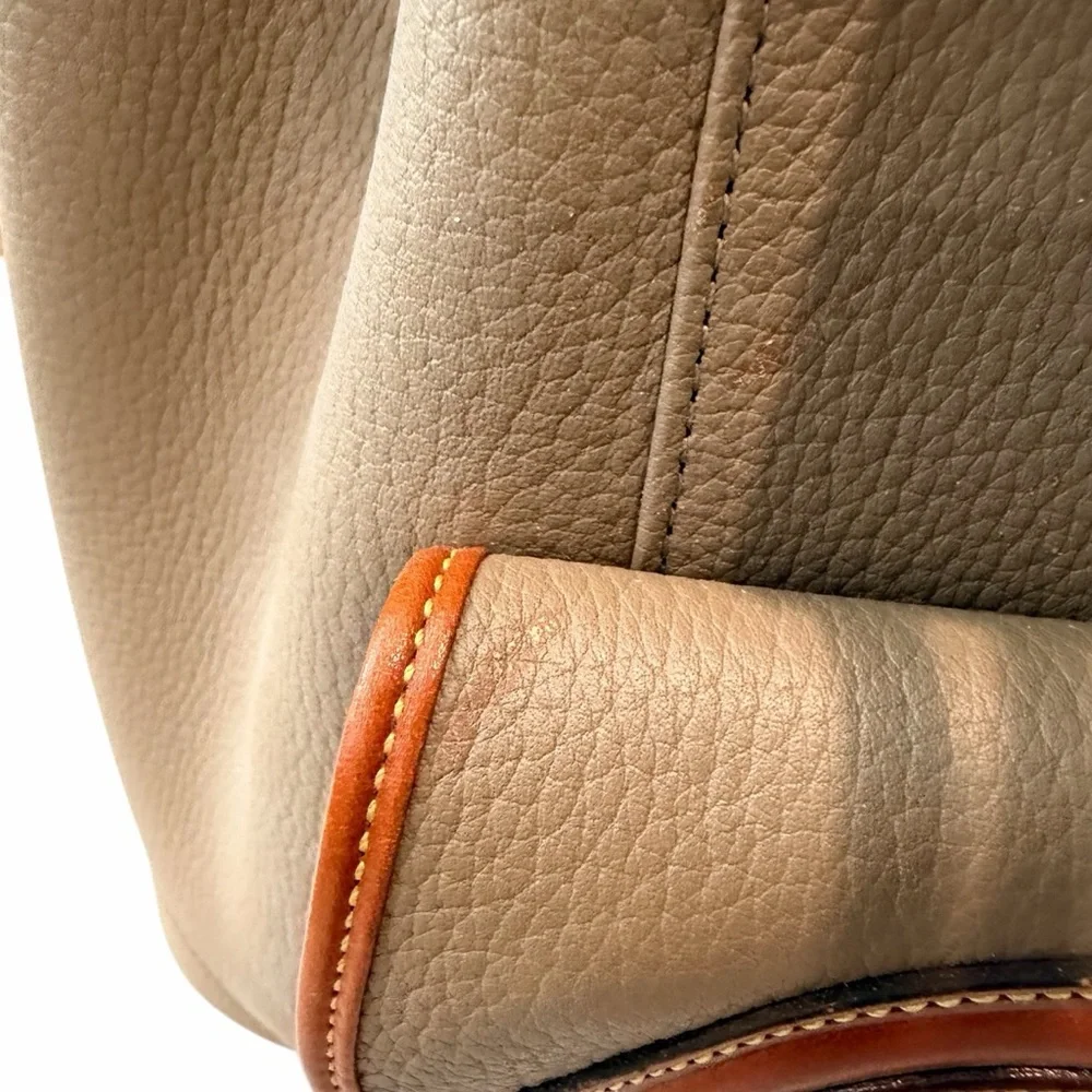 Vintage Dooney & Bourke AWL Bucket Bag Taupe Tan Leather Duck Logo Drawstring - Picture 4 of 13